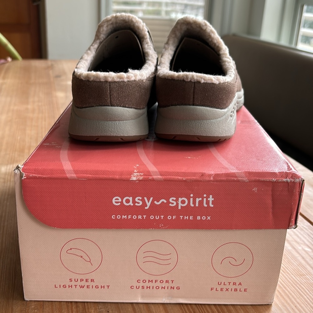 New in Box - Easy Spirit Men’s Travel Fuzz Clogs - Picture 10 of 13